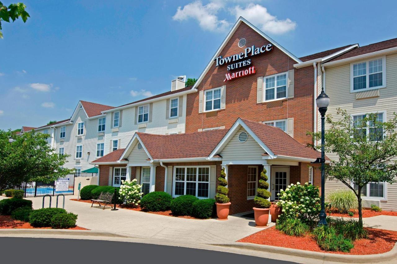 Towneplace Suites By Marriott Bloomington Exterior photo