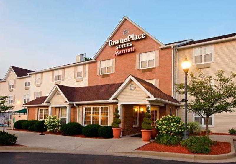 Towneplace Suites By Marriott Bloomington Exterior photo
